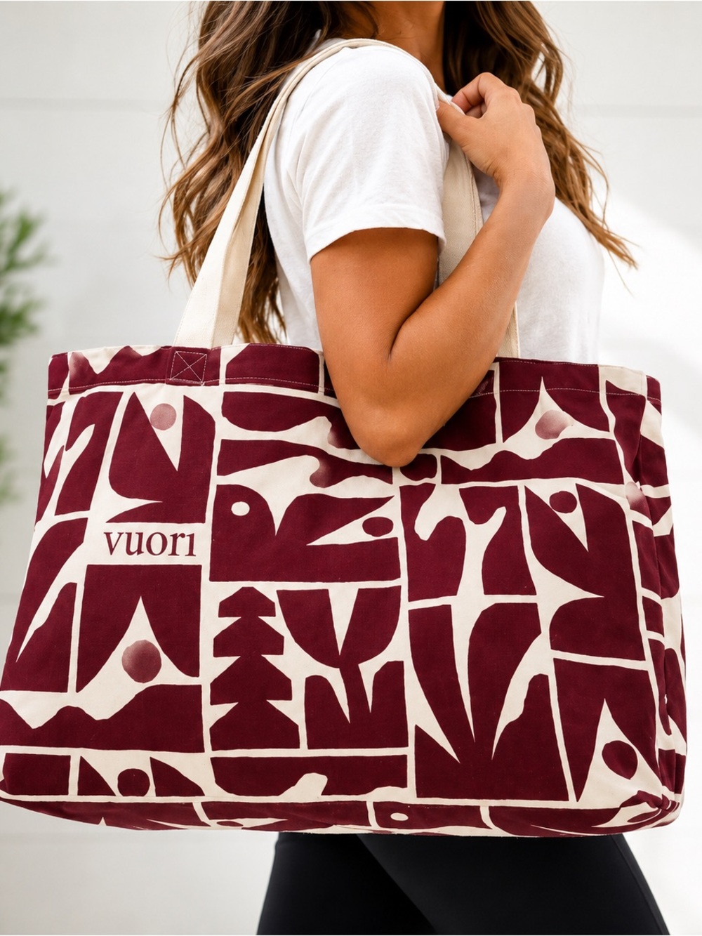 Vuori Holiday 2025 Strawberry Canvas Tote Bag Burgundy Cream Limited Edition